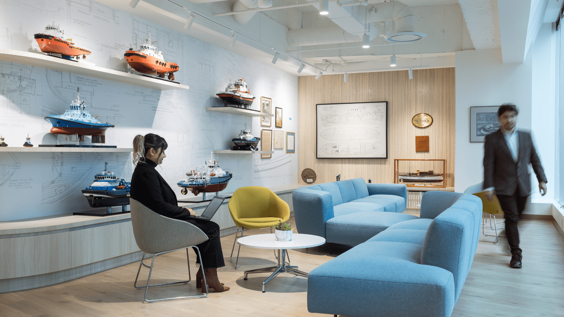 Aura Office | Embracing Change: The Rise of Hybrid Work and Workspace Adaptation